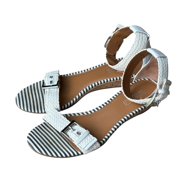 Sperry Top Sider Lynnbrook Low Wedge Sandals Size 9 Blue White Stripe Low Wedge - Picture 1 of 13